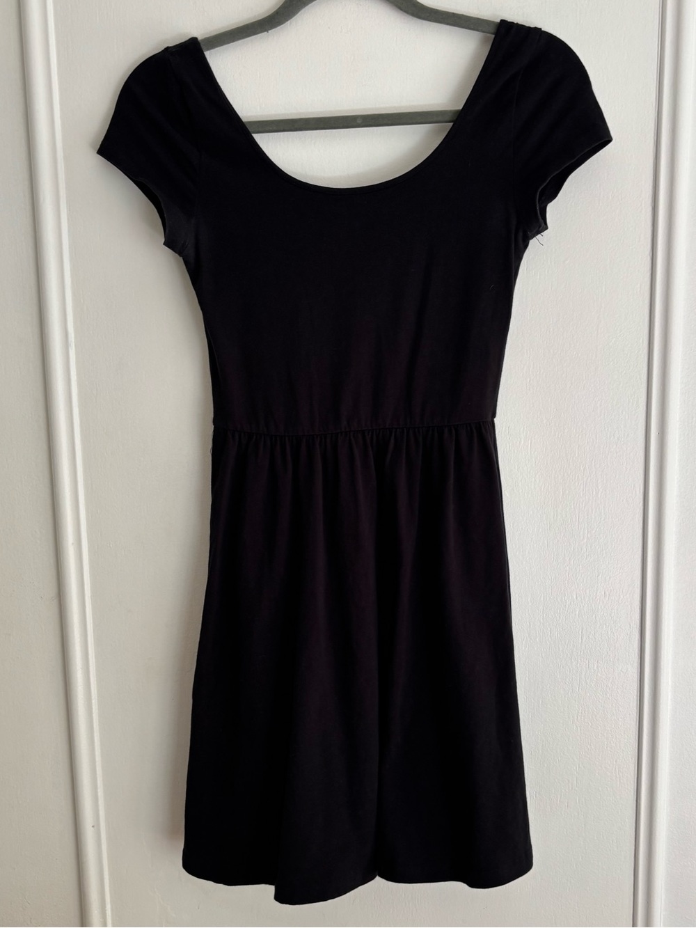 Women’s Black Scoop Neck Short Sleeve Dress